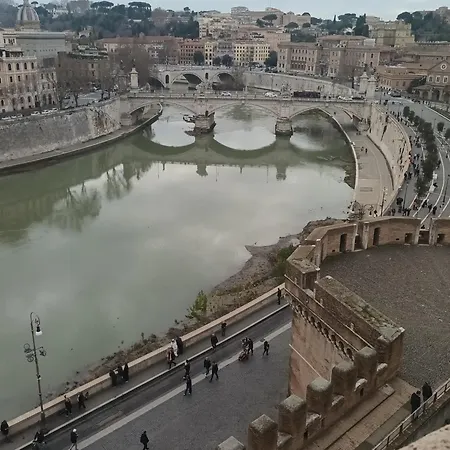 Victoria'S Place With Terrace - San Pietro Station-3